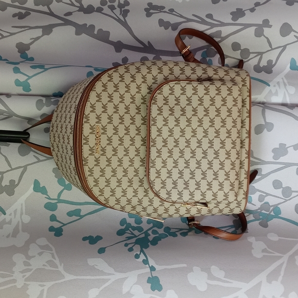 Michael Kors tan big backpack - Picture 1 of 13